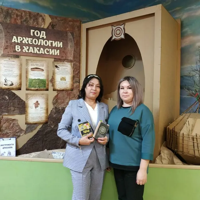 Мастер сцены встретилась со школьниками в детской библиотеке