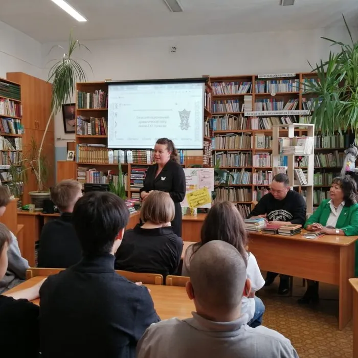 Хакасская республиканская детская библиотека провела встречу  с мастерами хакасской сцены
